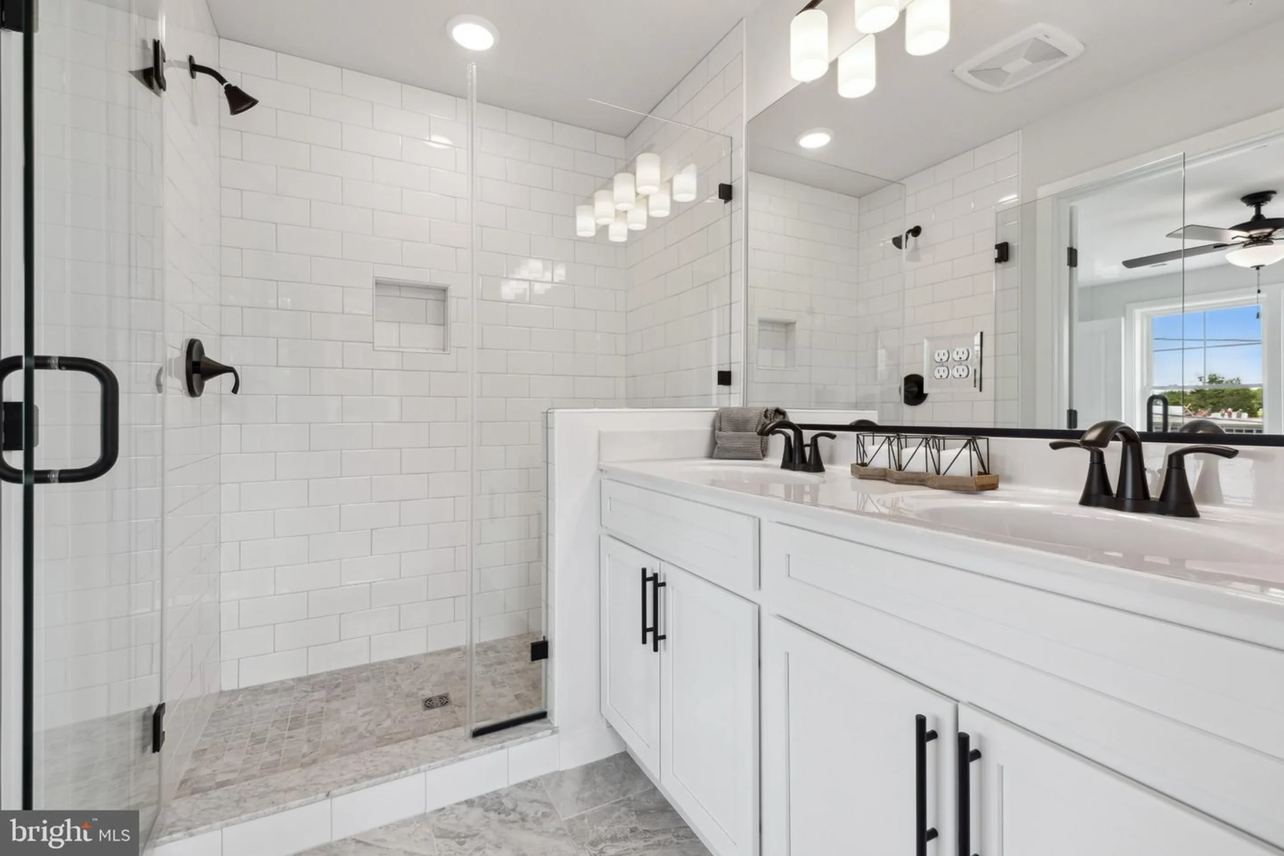 1003 Henry Avenue - Primary Bathroom