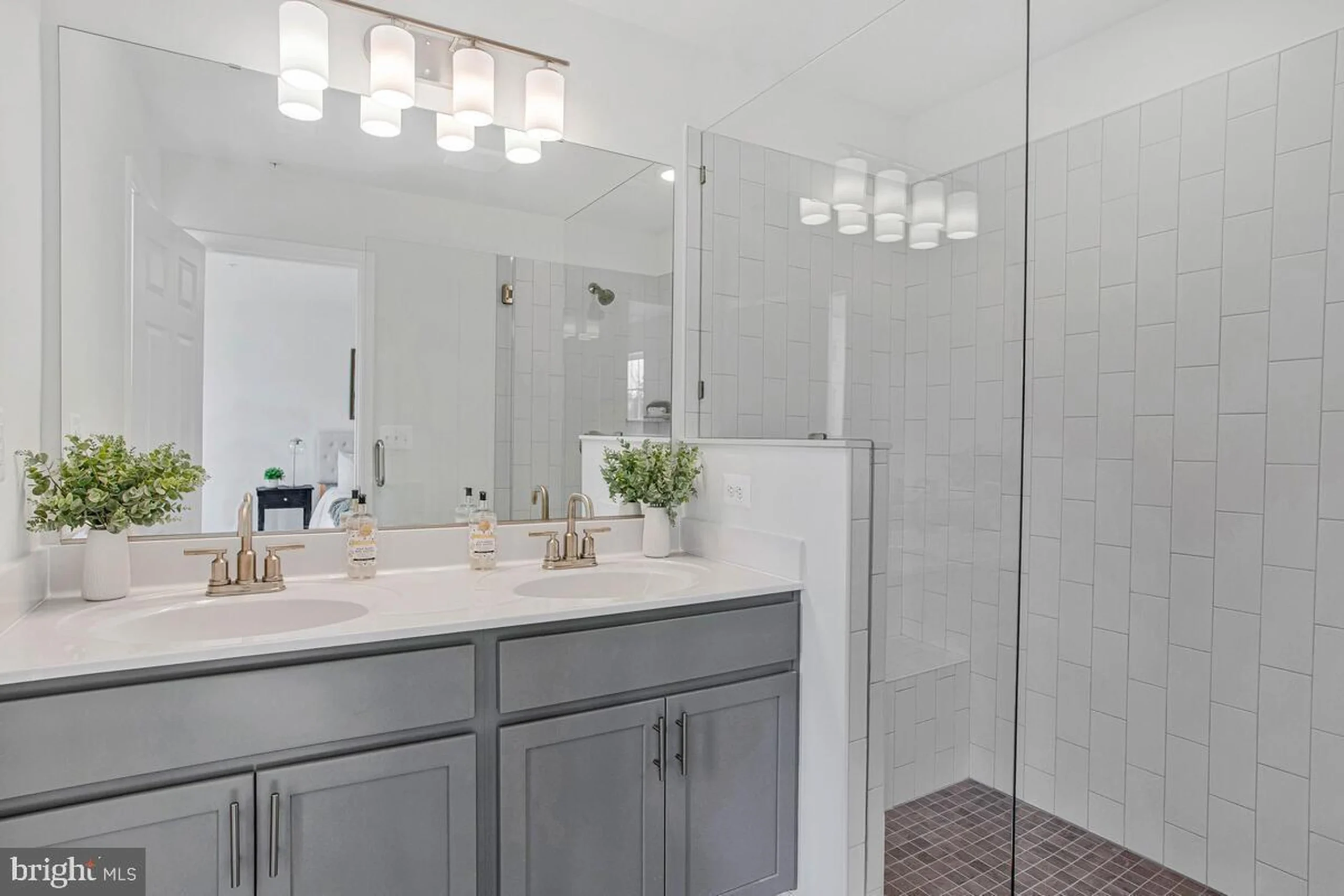 103 Worcester Road - Primary Bathroom