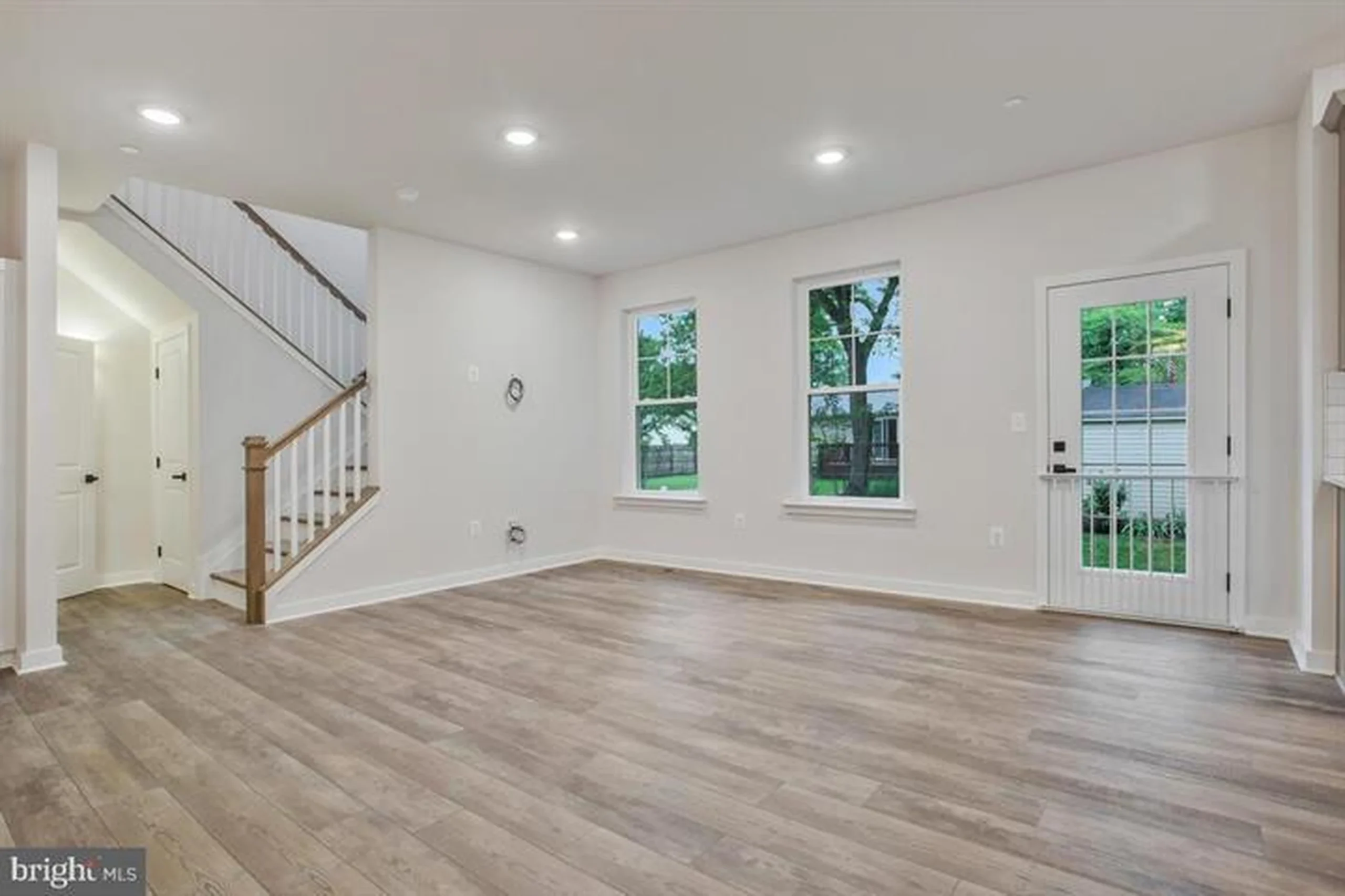 1209 Johnson Dr - Family Room