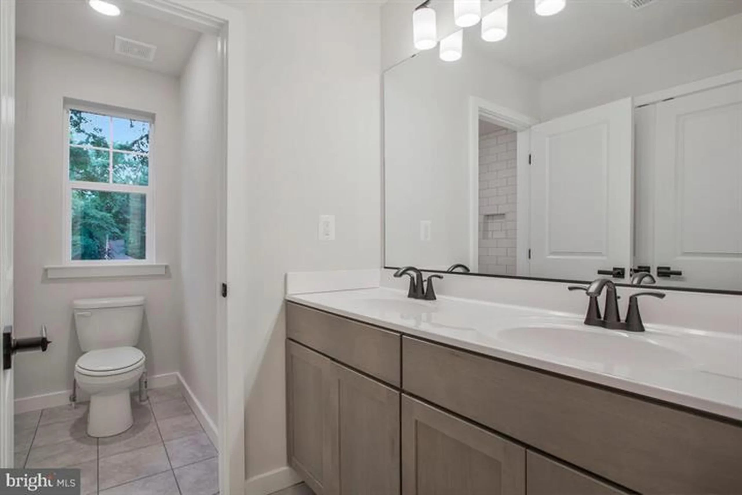 1209 Johnson Dr - Primary Bathroom