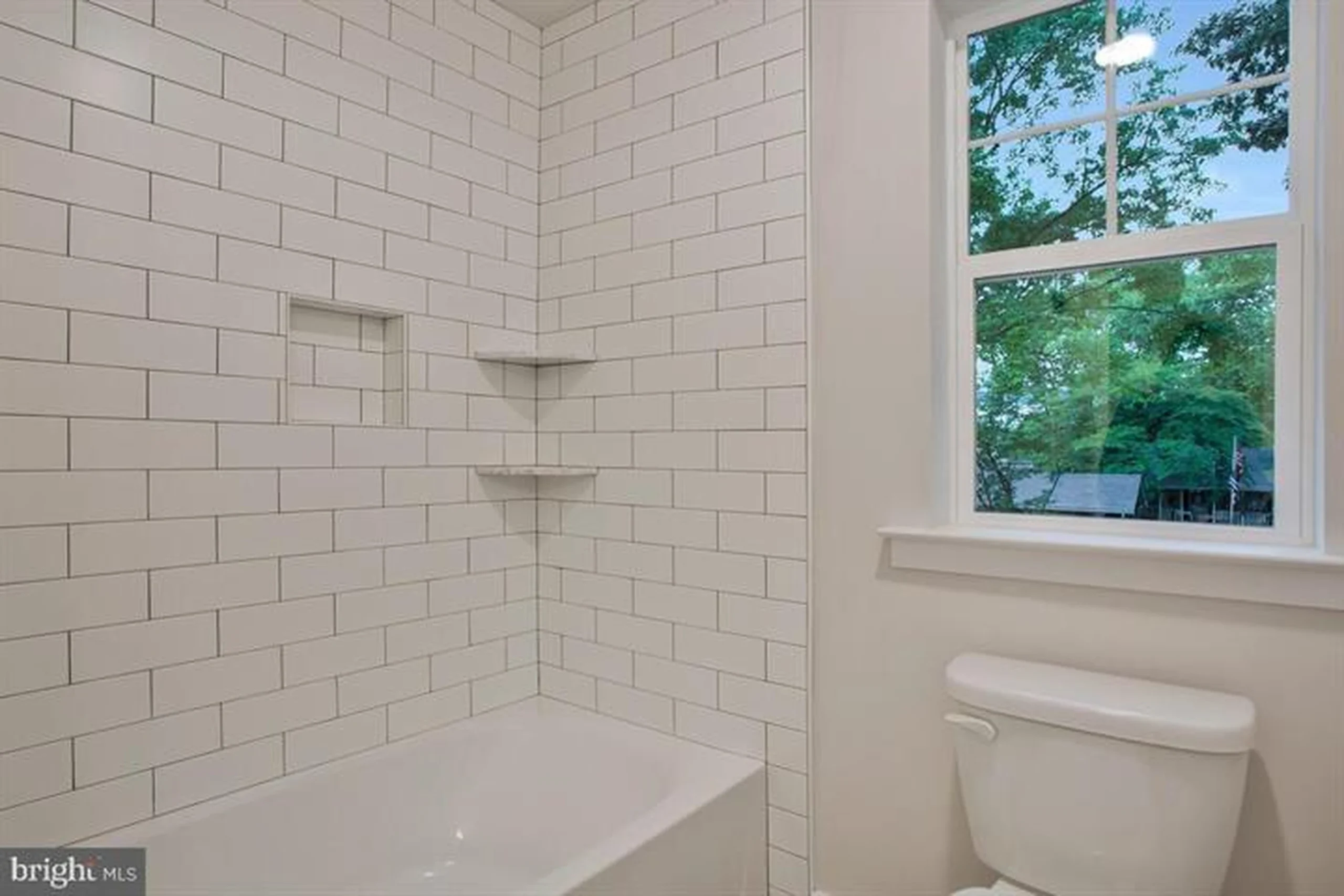 1209 Johnson Dr - Bathroom