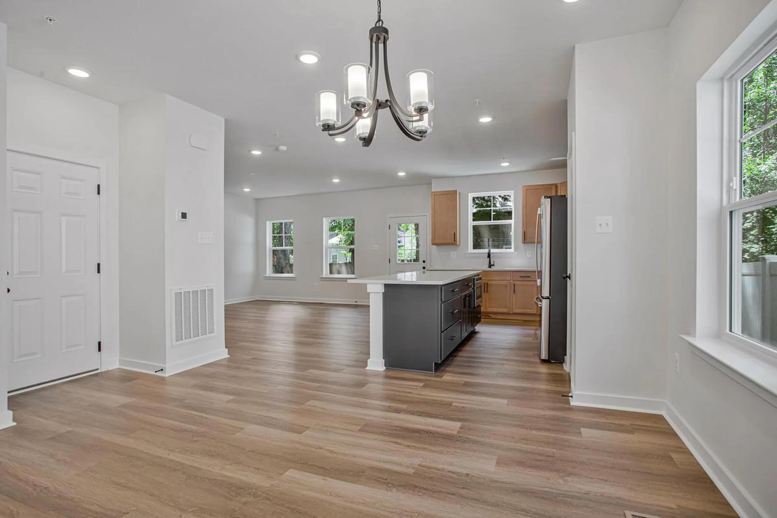 1225 Juniper St - Dining Area
