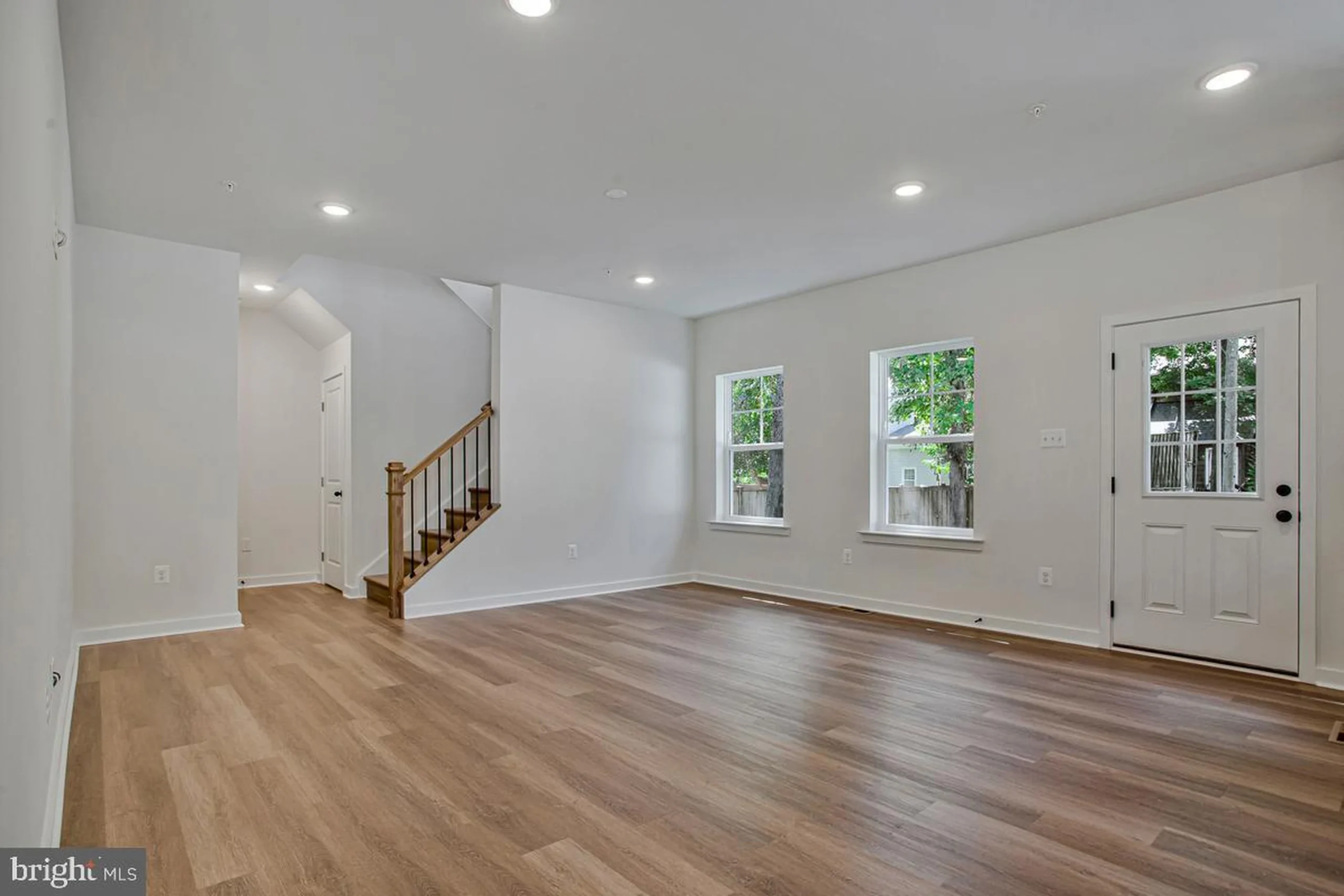 1225 Juniper St - Living Area