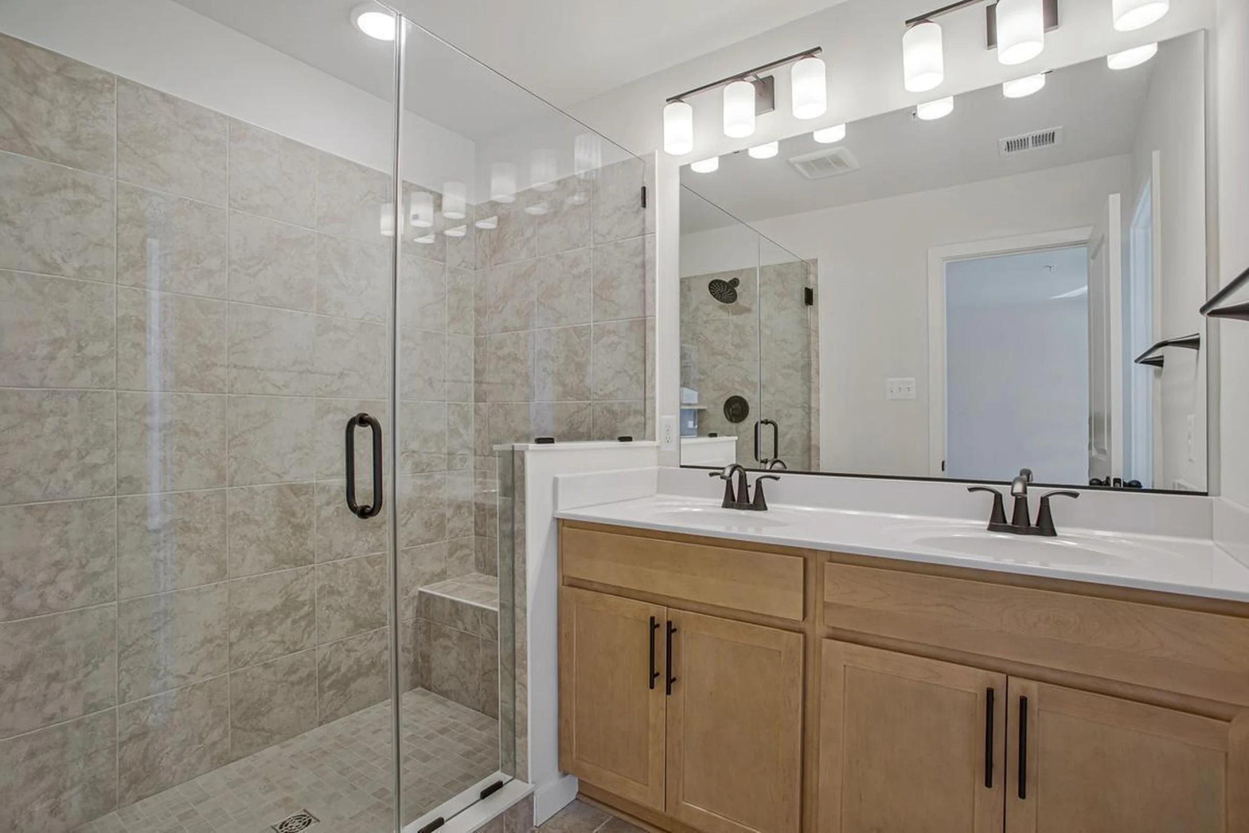 1225 Juniper St - Primary Bathroom