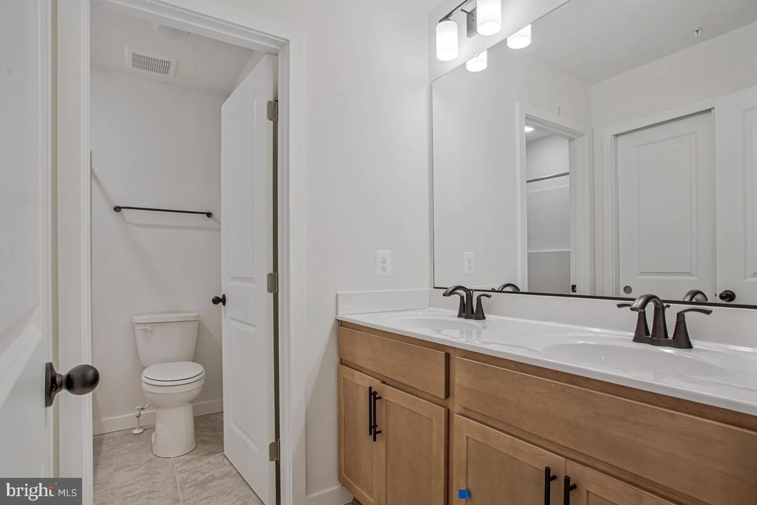 1225 Juniper St - Primary Bathroom