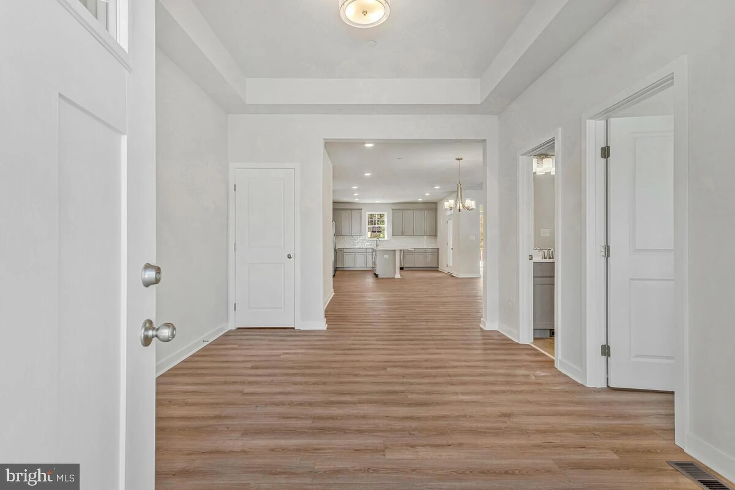 313 Columbia Lane - Entry