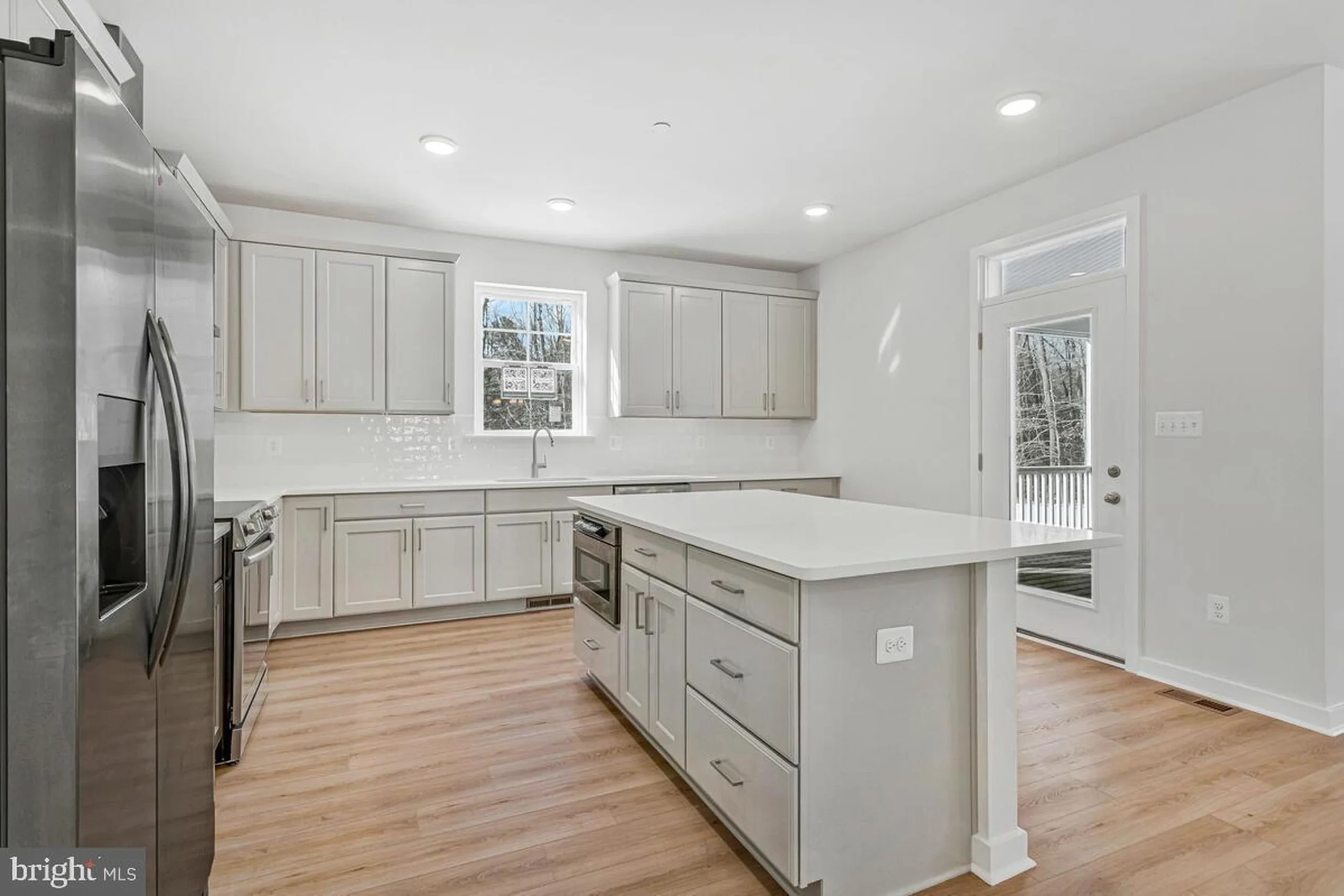 313 Columbia Lane - Kitchen