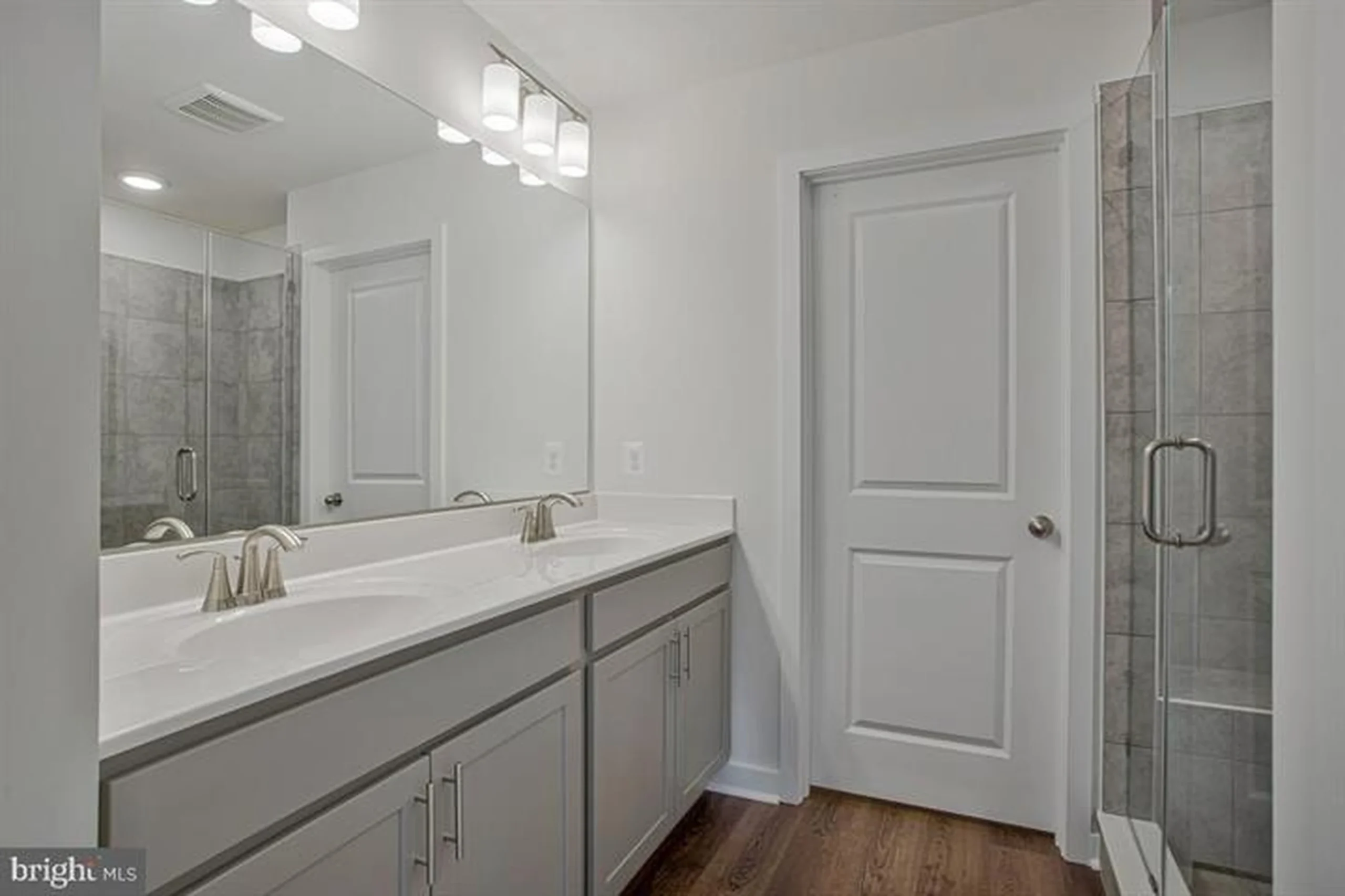 721 Nollmeyer Road - Primary Bathroom