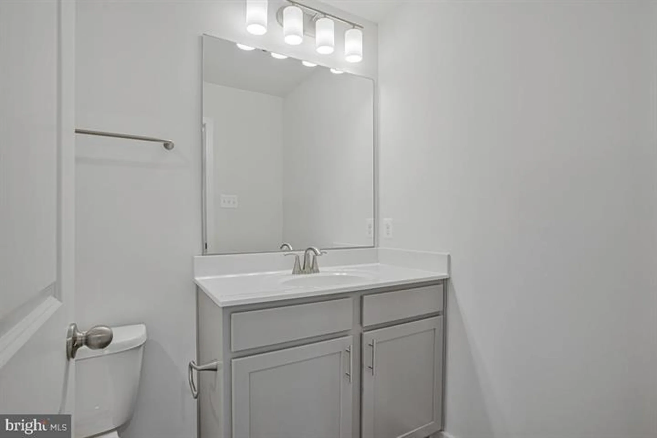 721 Nollmeyer Road - Bathroom